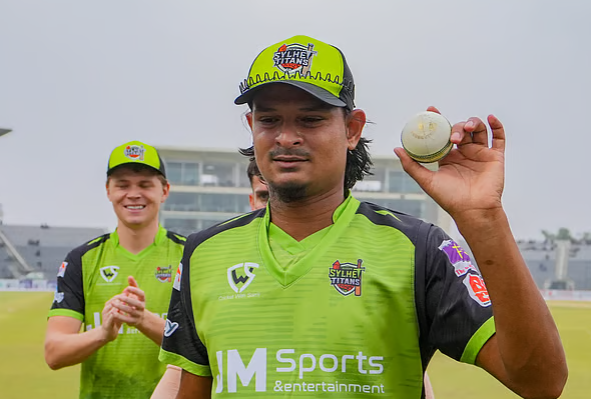 ৭ রানে ৫ উইকেট নিয়ে নাসুমের রেকর্ড