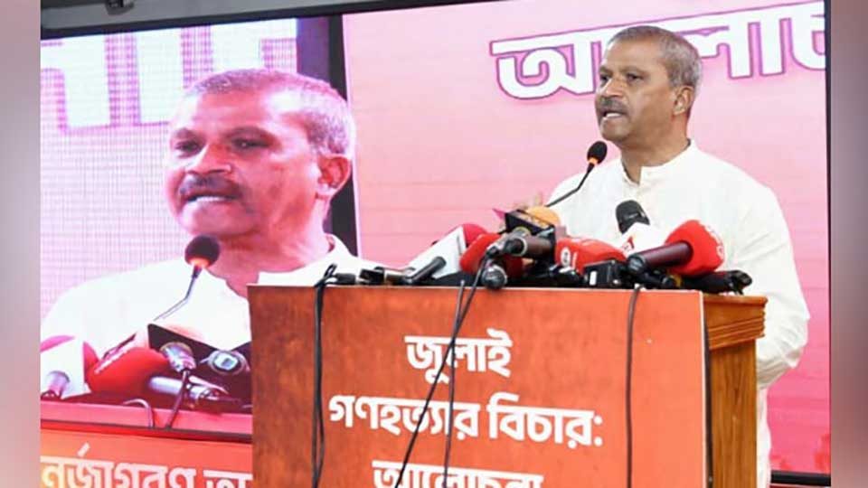 আইন উপদেষ্টা ড. আসিফ নজরুল মঙ্গলবার ঢাকায় আয়োজিত ‘জুলাই গণহত্যার বিচার ও তথ্যচিত্র প্রদর্শনী’ অনুষ্ঠানে প্রধান অতিথির বক্তব্য দেন। ছবি : পিআইডি