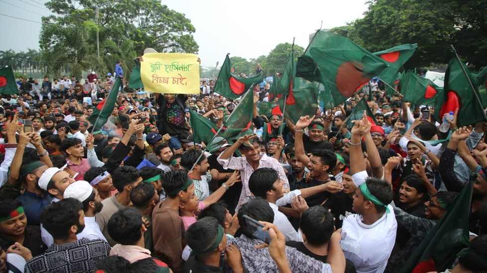 এ আয়োজনে অংশ নিতে দেশের বিভিন্ন প্রান্ত থেকে ঢাকা আসেন অনেকে। ছবি : হারুন-অর-রশীদ