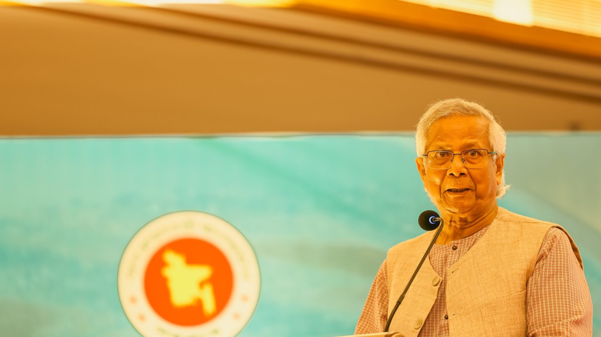 কক্সবাজারে রোহিঙ্গা সংলাপের উদ্বোথন করেন ড. মুহাম্মদ ইউনূস।