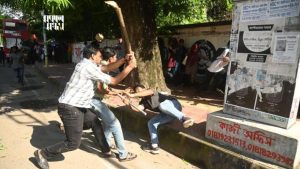 ২০২৪ সালের ১৫ জুলাই ঢাকা বিশ্ববিদ্যালয়ে আন্দোলনকারীদের ওপর হামলা চালায় ছাত্রলীগ; তাতে বহু শিক্ষার্থী আহত হয়। ফাইল ছবি