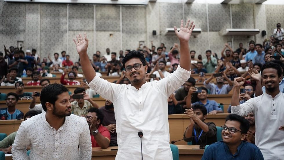 ঢাকা বিশ্ববিদ্যালয় কেন্দ্রীয় ছাত্র সংসদ (ডাকসু) নির্বাচনে ভিপি, জিএস ও এজিএস- শীর্ষ এই তিন পদে জয় পেয়েছেন ইসলামী ছাত্রশিবির সমর্থিত ‘ঐক্যবদ্ধ শিক্ষার্থী জোটের’ প্রার্থীরা। ছবি : হারুন-অর-রশীদ