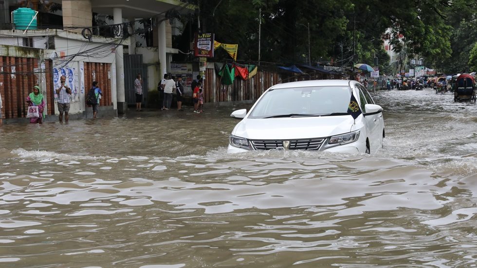 আবহাওয়া অধিদপ্তর বলছে, রাত ১২টা থেকে সোমবার সকাল ৬টা পর্যন্ত ৩৪ মিলি মিটার বৃষ্টি হয়েছে। ছবি : হারুন-অর-রশীদ
