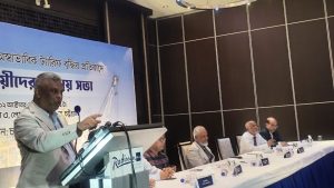 চট্টগ্রামের হোটেল রেডিসনে রবিবার ব্যবসায়ীদের সমন্বয় সভায় বক্তব্য রাখেন এফবিসিসিআইর সাবেক পরিচালক এলপিজি অপারেটরস অ্যাসোসিয়েশন অব বাংলাদেশ সভাপতি আমিরুল হক।