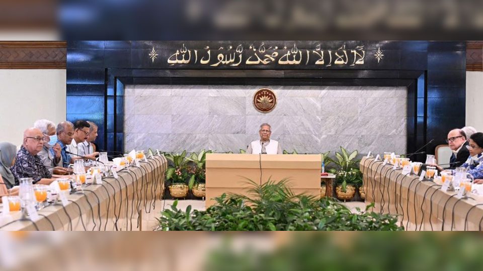 রাজধানীর তেজগাঁওয়ে প্রধান উপদেষ্টার কার্যালয়ে সোমবার উপদেষ্টা পরিষদের জরুরি সভা হয়। ছবি : প্রধান উপদেষ্টার প্রেস উইং