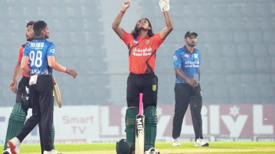 ১১ বলে ২৭ করে খুলনার জয়ের অন্যতম নায়ক অভিষেক। ৯ বলে ২১ করেছিলেন নাহিদুল। ছবি : বিসিবি