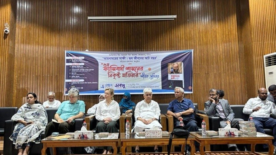 Adviser Adilur Rahman Khan-DU-Sheikh Mujibur Rahman Hall-BSS গৃহায়ন ও গণপূর্ত উপদেষ্টা আদিলুর রহমান খান শনিবার ঢাকা বিশ্ববিদ্যালয়ে আয়োজিত সেমিনারে উপস্থিত ছিলেন। ছবি : বাসস