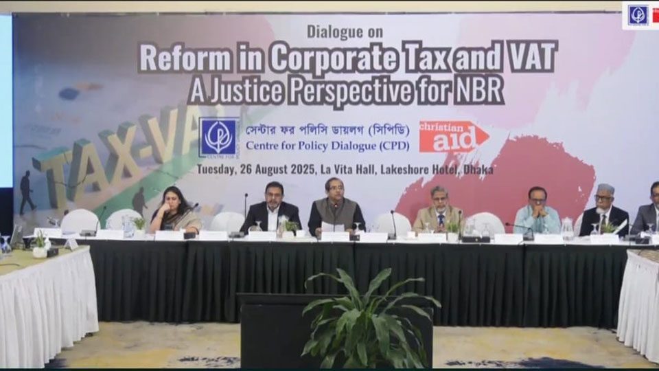 মঙ্গলবার সিপিডি আয়োজিত ‘কর্পোরেট কর ও মূল্য সংযোজন কর (ভ্যাট) সংস্কার : এনবিআরের জন্য একটি ন্যায়বিচারভিত্তিক দৃষ্টিভঙ্গি’ শীর্ষক সেমিনার।