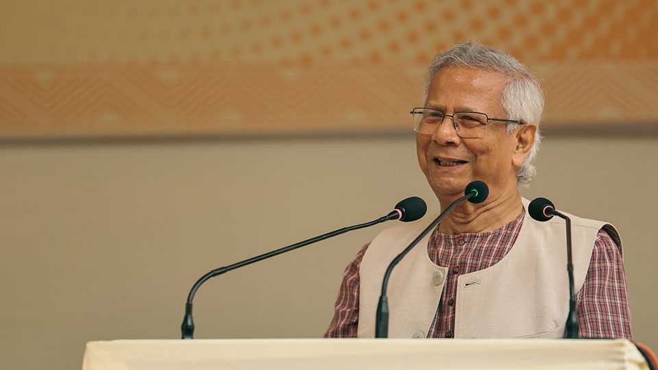 প্রধান উপদেষ্টা অধ্যাপক ড. মুহাম্মদ ইউনূস মঙ্গলবার রাজধানীর ঢাকেশ্বরী জাতীয় মন্দিরে শারদীয় দুর্গাপূজা উপলক্ষে সনাতন হিন্দু ধর্মাবলম্বীদের সঙ্গে শুভেচ্ছা বিনিময় অনুষ্ঠানে বক্তব্য রাখেন। ছবি : প্রধান উপদেষ্টার ফেইসবুক পেইজ