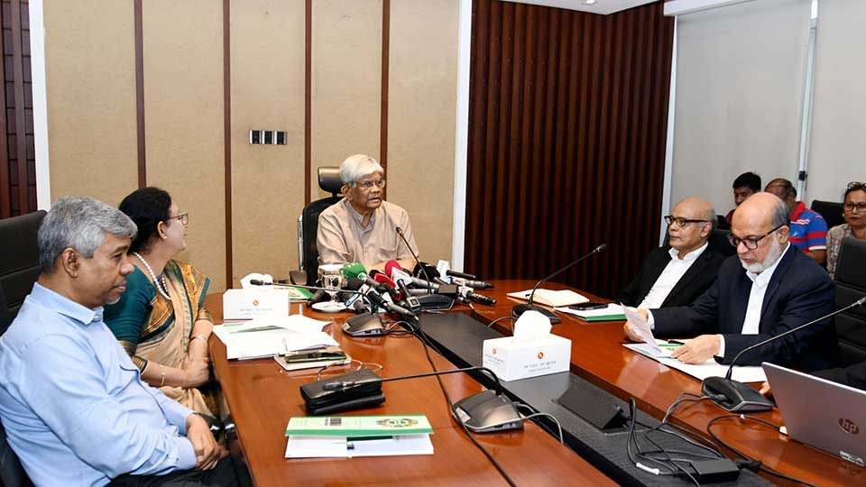 বুধবার সচিবালয়ে সার্বজনীন পেনশন স্কিমের অ্যাপ ইউপেনশন এর উদ্বোধনী অনুষ্ঠানে অর্থ উপদেষ্টা ড. সালেহউদ্দিন আহমেদ। ছবি : অর্থ মন্ত্রণালয়