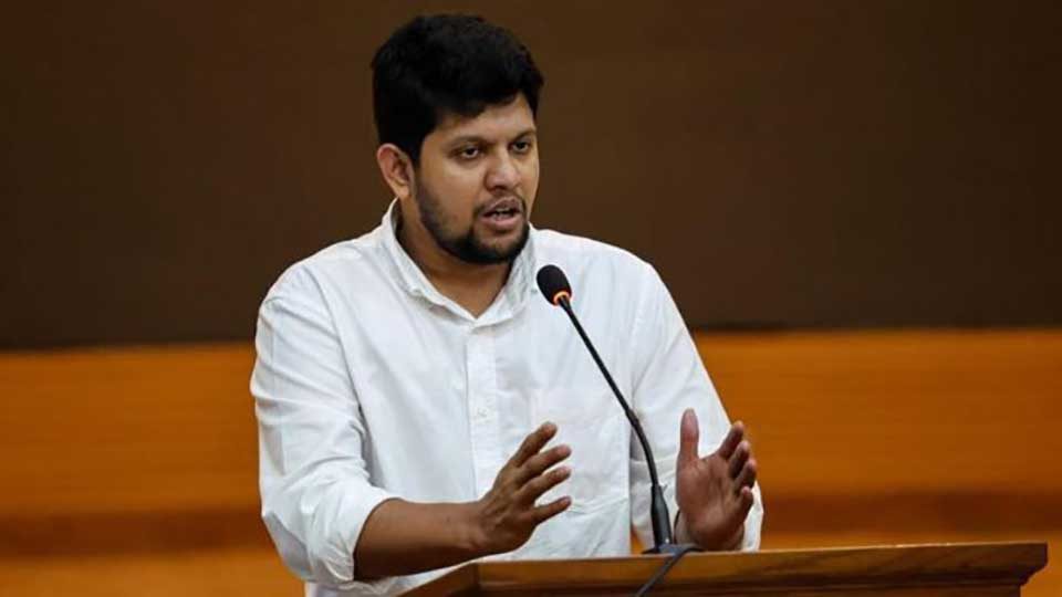 তথ্য ও সম্প্রচার উপদেষ্টা মাহফুজ আলম। ফাইল ছবি