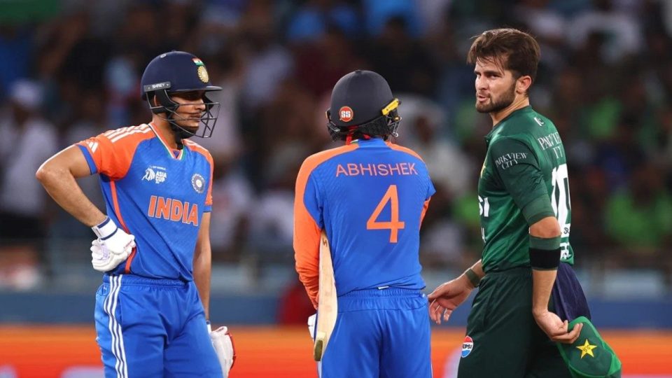 দুই ভারতীয় ব্যাটারের দিকে তেড়ে গিয়েছিলেন আফ্রিদি। ছবি : এক্স