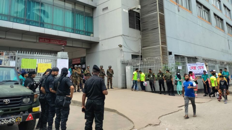 মাইলস্টোন স্কুল ও কলেজে বিমান বিধ্বস্ত হয়ে আহতদের বেশিরভাগই রয়েছে জাতীয় বার্ন অ্যান্ড প্লাস্টিক সার্জারি ইনস্টিটিউটে।