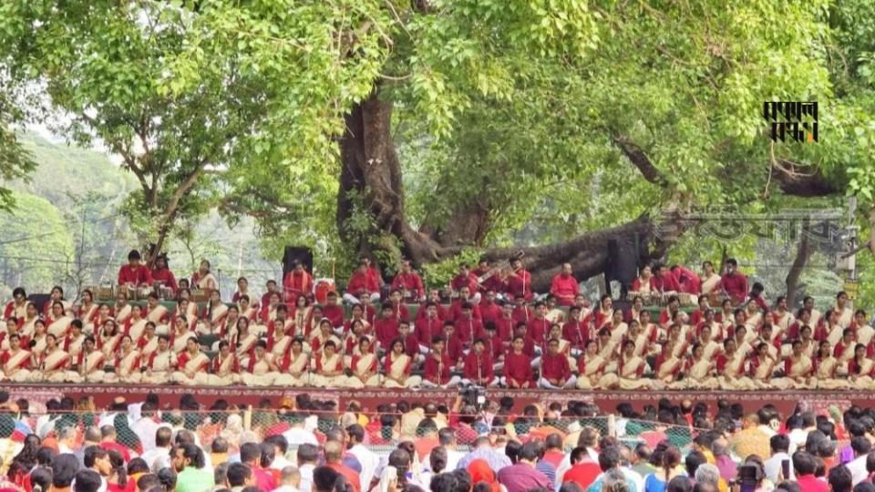 chhayanaut-ramna-batomul-140425-01 রমনা বটমূলে ছায়ানটের অনুষ্ঠান।