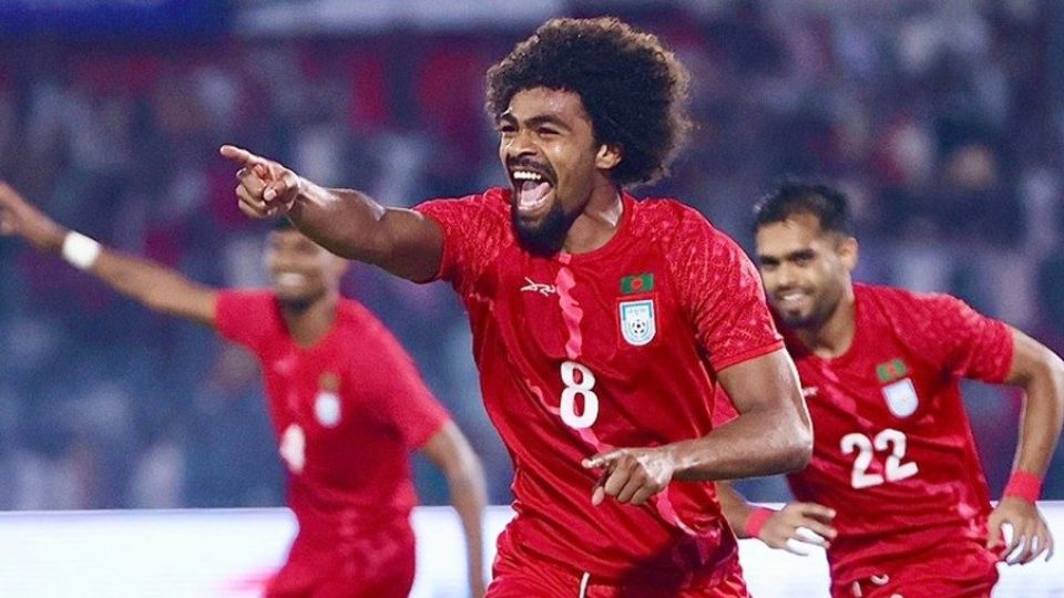 ১৩তম মিনিটে হামজার গোলে লিড পায় বাংলাদেশ।