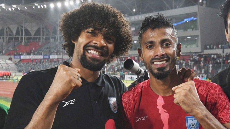 বাংলাদেশের দুই গোলদাতা হামজা ও সোহেল রানা। ছবি : সংগৃহীত