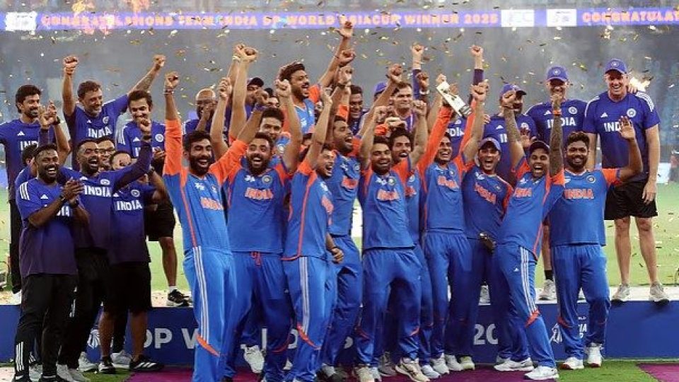 ট্রফি ছাড়াই উদযাপন ভারতীয়দের। ছবি : এক্স