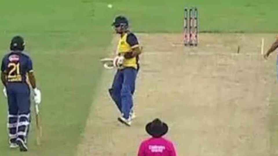 কট বিহাইন্ডের পর রান আউট হয়েও বেঁচে যান শানাকা। ছবি : এক্স