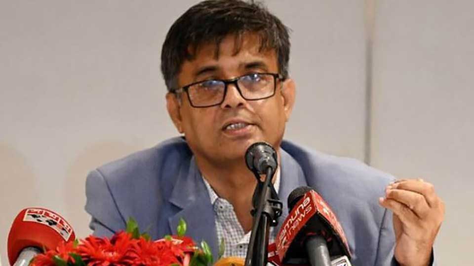 প্রধান উপদেষ্টার প্রেস সচিব শফিকুল আলম। ফাইল ছবি