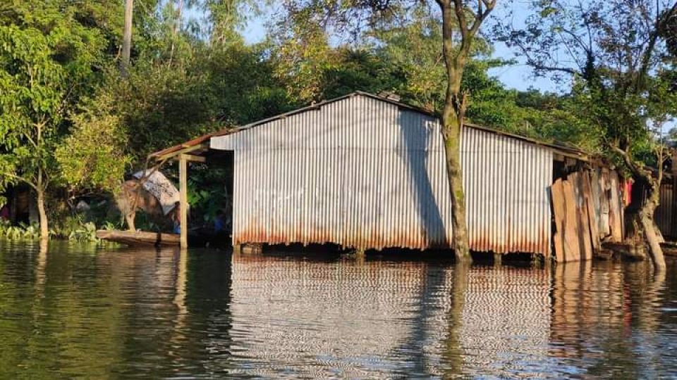 সিলেটের অধিকাংশ এলাকা থেকে পানি নামলেও এখনও বন্যা কবলিত রয়েছেন ৮টি ওয়ার্ডের ১৫ হাজার মানুষ। ছবি : সকাল সন্ধ্যা